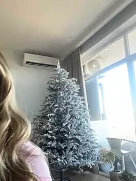 curvyflawless online show from January 3, 2025, 8:54 am