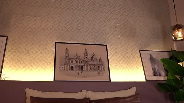 ElleDiane online show from March 20, 2025, 6:19 am