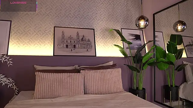 ElleDiane online show from April 20, 2026, 12:57 am