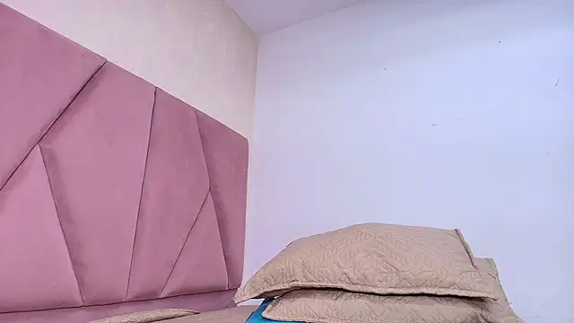 arl chloee online show from February 25, 2025, 3:09 am