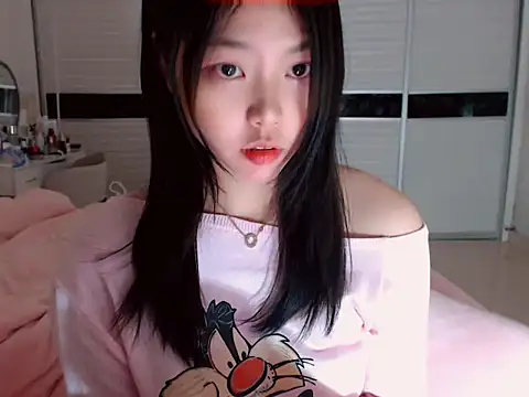 Snapshot of -Lucky_Girl chatting on January 8, 2025, 11:54 am -Lucky Girl online show from January 8, 2025, 11:54 am