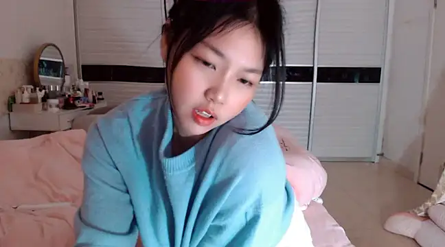 Snapshot of -Lucky_Girl chatting on January 12, 2025, 2:14 am -Lucky Girl online show from January 12, 2025, 2:14 am