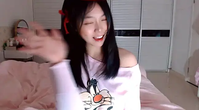 Snapshot of -Lucky_Girl chatting on January 13, 2025, 11:19 am -Lucky Girl online show from January 13, 2025, 11:19 am