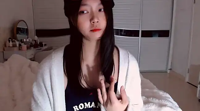 Snapshot of -Lucky_Girl chatting on January 18, 2025, 11:43 am -Lucky Girl online show from January 18, 2025, 11:43 am