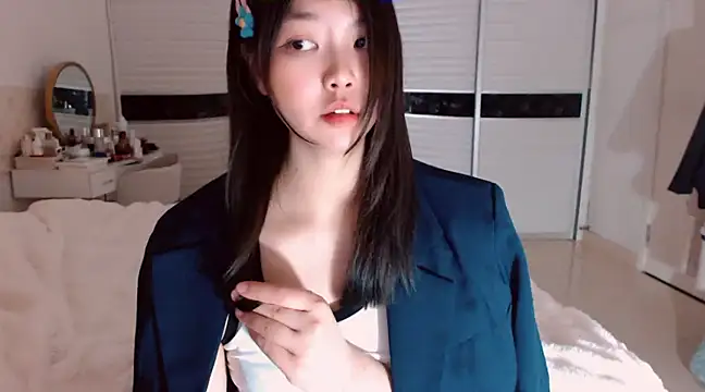 Snapshot of -Lucky_Girl chatting on February 9, 2025, 2:40 pm -Lucky Girl online show from February 9, 2025, 2:40 pm