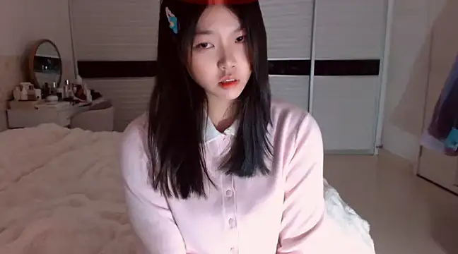 Snapshot of -Lucky_Girl chatting on February 9, 2025, 11:46 pm -Lucky Girl online show from February 9, 2025, 11:46 pm