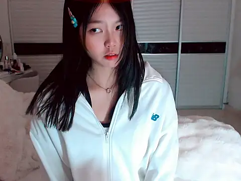 Snapshot of -Lucky_Girl chatting on February 10, 2025, 2:52 am -Lucky Girl online show from February 10, 2025, 2:52 am