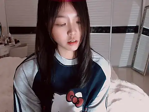 Snapshot of -Lucky_Girl chatting on February 12, 2025, 11:40 am -Lucky Girl online show from February 12, 2025, 11:40 am