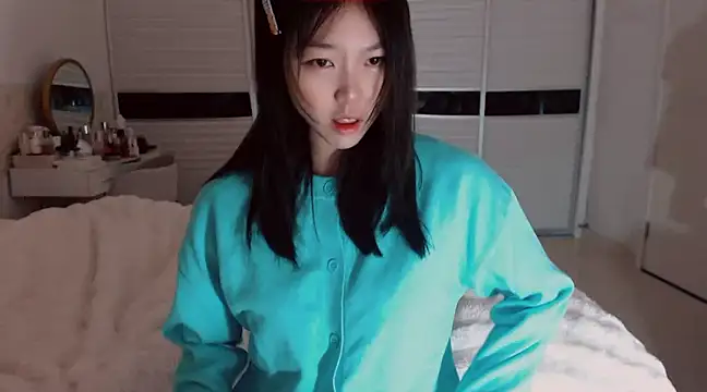 Snapshot of -Lucky_Girl chatting on February 13, 2025, 2:12 am -Lucky Girl online show from February 13, 2025, 2:12 am