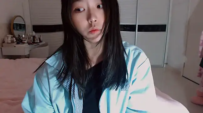 Snapshot of -Lucky_Girl chatting on February 18, 2025, 11:30 pm -Lucky Girl online show from February 18, 2025, 11:30 pm