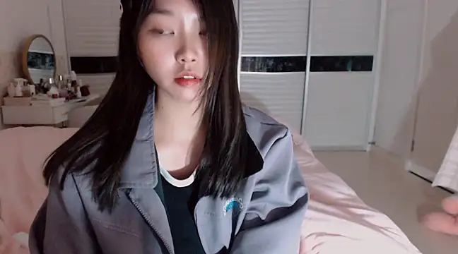 Snapshot of -Lucky_Girl chatting on February 19, 2025, 2:55 pm -Lucky Girl online show from February 19, 2025, 2:55 pm