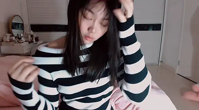 Snapshot of -Lucky_Girl chatting on February 19, 2025, 11:14 pm -Lucky Girl online show from February 19, 2025, 11:14 pm