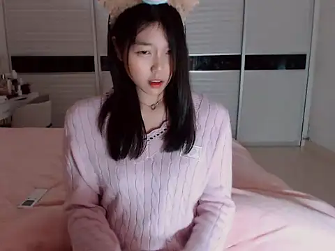 Snapshot of -Lucky_Girl chatting on February 20, 2025, 2:18 am -Lucky Girl online show from February 20, 2025, 2:18 am