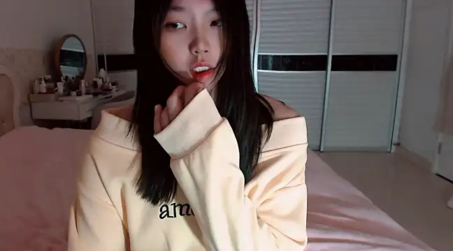 Snapshot of -Lucky_Girl chatting on February 26, 2025, 1:53 am -Lucky Girl online show from February 26, 2025, 1:53 am