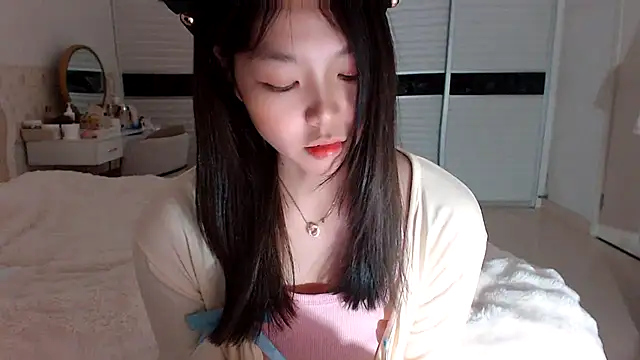 Snapshot of -Lucky_Girl chatting on March 7, 2025, 12:12 pm -Lucky Girl online show from March 7, 2025, 12:12 pm