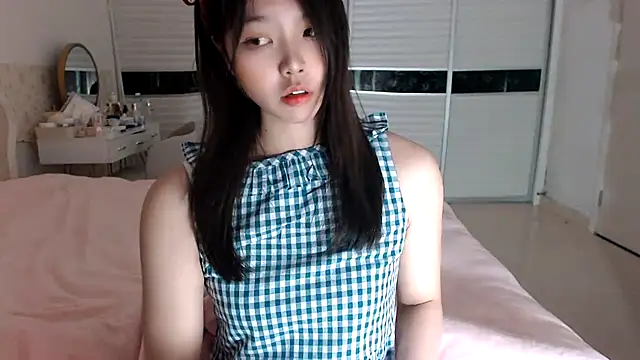 Snapshot of -Lucky_Girl chatting on March 19, 2025, 12:12 pm -Lucky Girl online show from March 19, 2025, 12:12 pm