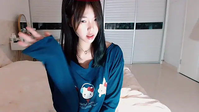 Snapshot of -Lucky_Girl chatting on September 14, 2025, 2:44 am -Lucky Girl online show from September 14, 2025, 2:44 am