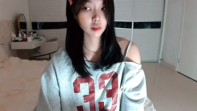 Snapshot of -Lucky_Girl chatting on September 18, 2025, 1:51 am -Lucky Girl online show from September 18, 2025, 1:51 am