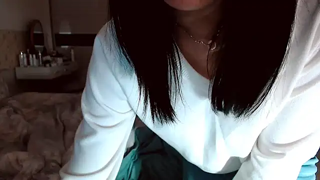 Snapshot of -Lucky_Girl chatting on October 23, 2025, 12:32 am -Lucky Girl online show from October 23, 2025, 12:32 am