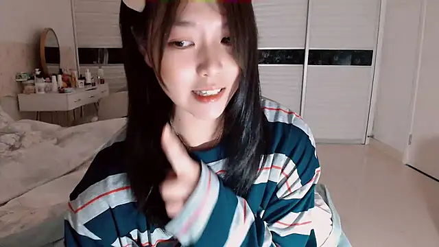 Snapshot of -Lucky_Girl chatting on October 27, 2025, 2:43 pm -Lucky Girl online show from October 27, 2025, 2:43 pm