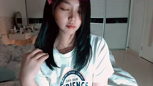 Snapshot of -Lucky_Girl chatting on November 1, 2025, 1:35 pm -Lucky Girl online show from November 1, 2025, 1:35 pm