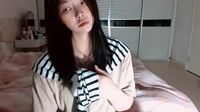 -Lucky Girl online show from April 6, 2026, 1:12 pm