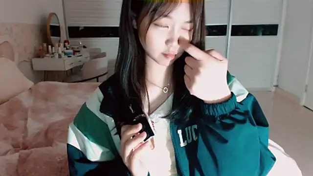 -Lucky Girl online show from April 21, 2026, 12:55 pm