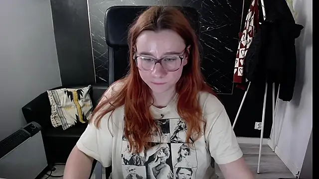 littleviki7 online show from January 2, 2025, 11:52 am