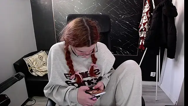 littleviki7 online show from January 14, 2025, 9:45 am