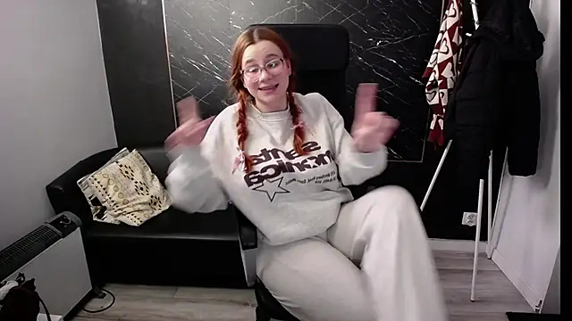 littleviki7 online show from January 15, 2025, 10:38 am