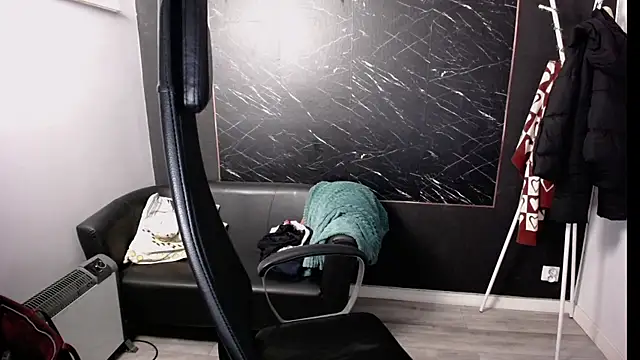 littleviki7 online show from February 25, 2025, 5:08 am