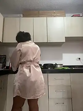 emmyjhonson07 online show from December 11, 2024, 1:28 pm