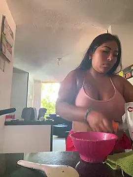 emmyjhonson07 online show from December 15, 2024, 1:43 pm