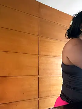 emmyjhonson07 online show from October 7, 2025, 1:52 pm