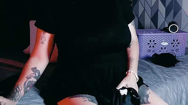 shybutdirtygirrll online show from October 9, 2025, 7:23 pm