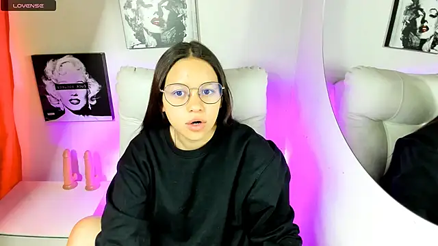 SamanthaRoldaan online show from April 6, 2026, 2:51 pm