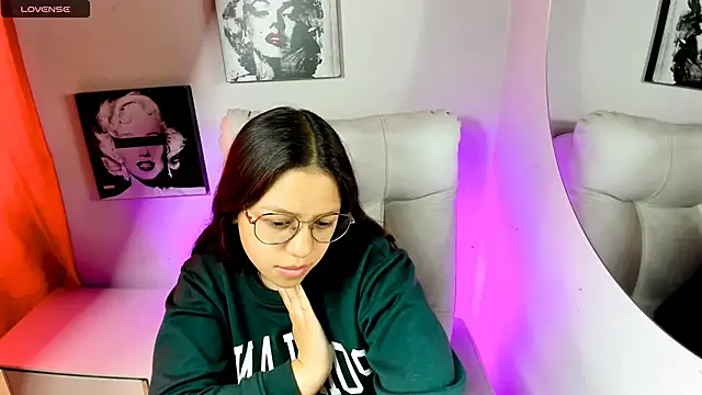 SamanthaRoldaan online show from April 14, 2026, 2:56 pm