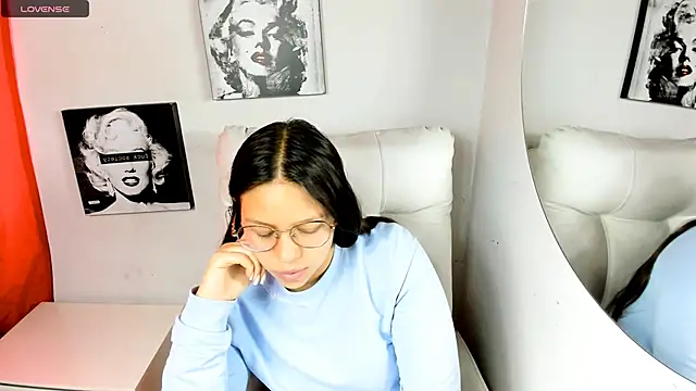 SamanthaRoldaan online show from April 18, 2026, 7:58 pm