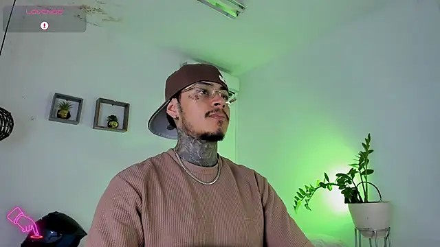 JordanSmiith  online show from February 22, 2025, 7:58 pm