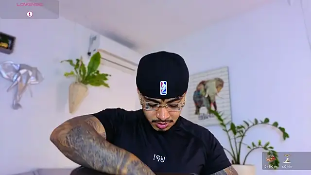 JordanSmiith  online show from December 17, 2025, 8:59 pm