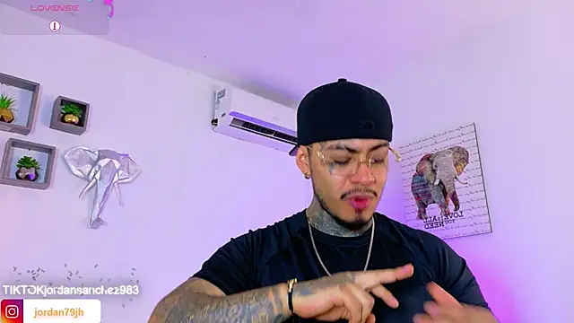 JordanSmiith  online show from April 17, 2026, 8:01 pm