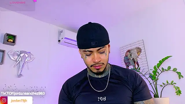 JordanSmiith  online show from April 18, 2026, 8:09 pm