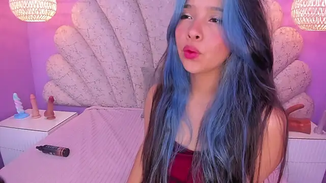 chloe watson  online show from February 20, 2025, 2:18 am