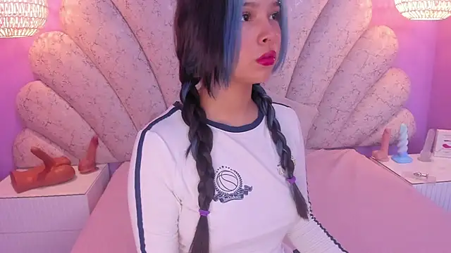 chloe watson  online show from February 22, 2025, 9:59 pm