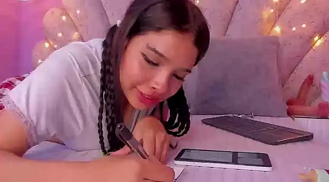 chloe watson  online show from March 5, 2025, 2:25 am