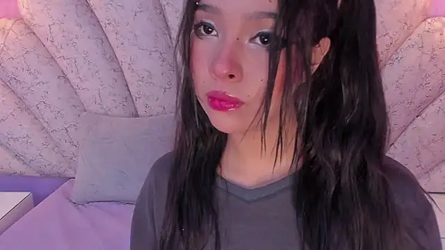 chloe watson  online show from March 9, 2025, 11:35 pm