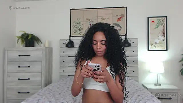 RobynKnight online show from April 21, 2026, 6:41 am