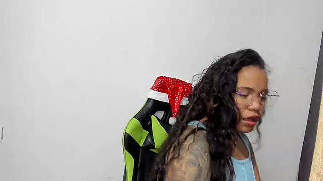 leila 22 online show from December 15, 2024, 6:15 pm