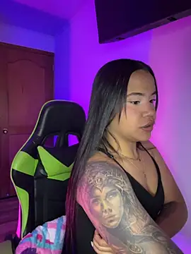 leila 22 online show from September 27, 2025, 7:57 am