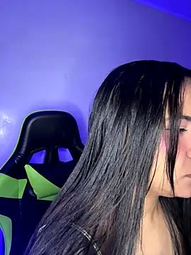 leila 22 online show from December 21, 2025, 11:39 am